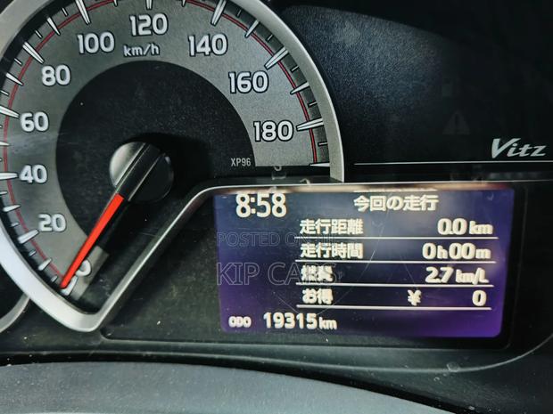 Toyota Vitz 1.3 FWD 5dr 2019 Silver