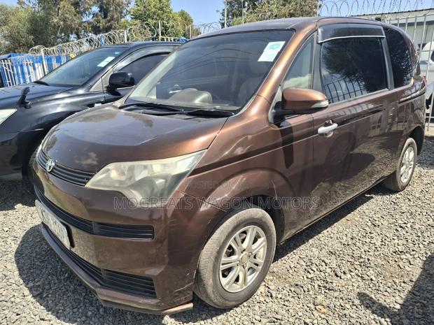 Toyota Spade 2014 Brown