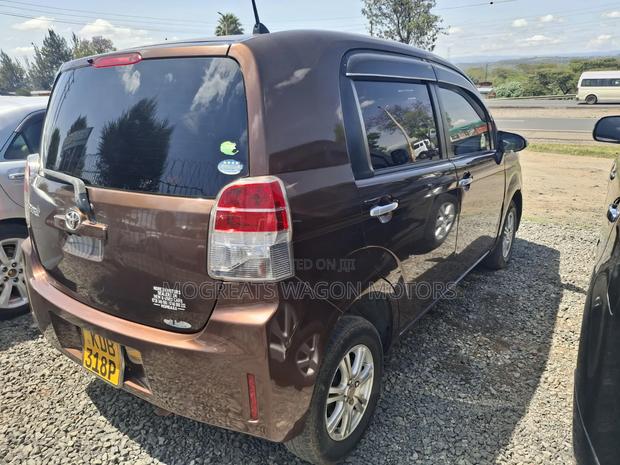 Toyota Spade 2014 Brown