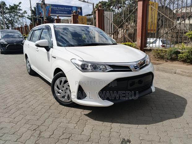 Toyota Corolla Fielder 1.5 Hybrid FWD 2019 White