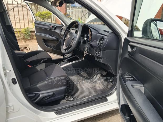 Toyota Corolla Fielder 1.5 Hybrid FWD 2019 White