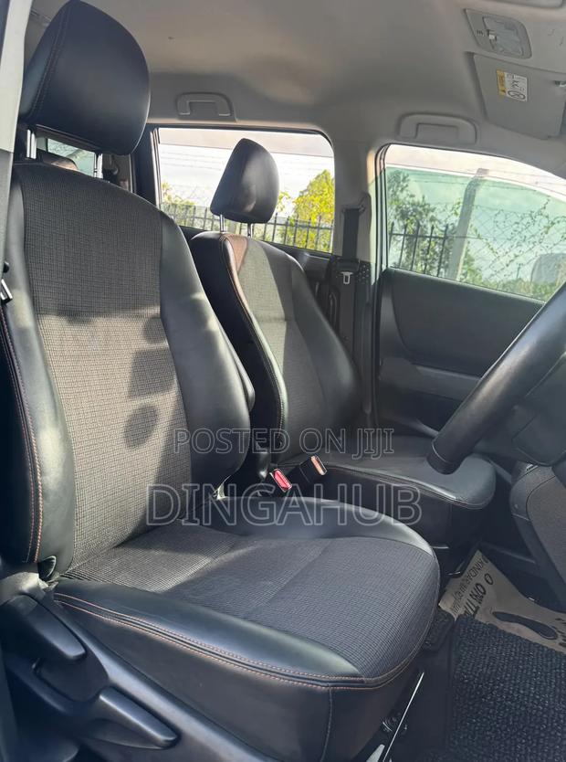 Toyota Sienta 2018 Maroon