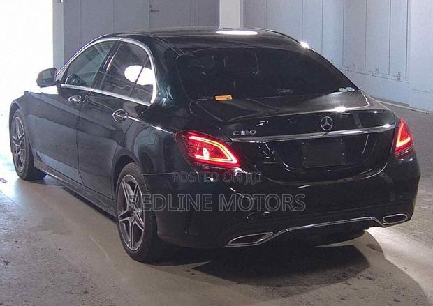 Mercedes-Benz C180 2019 Green