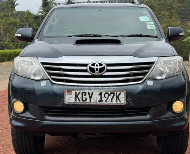 Toyota Fortuner 2013 Black