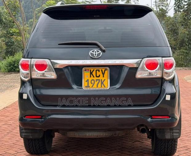 Toyota Fortuner 2013 Black