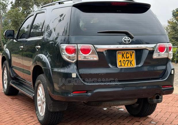 Toyota Fortuner 2013 Black