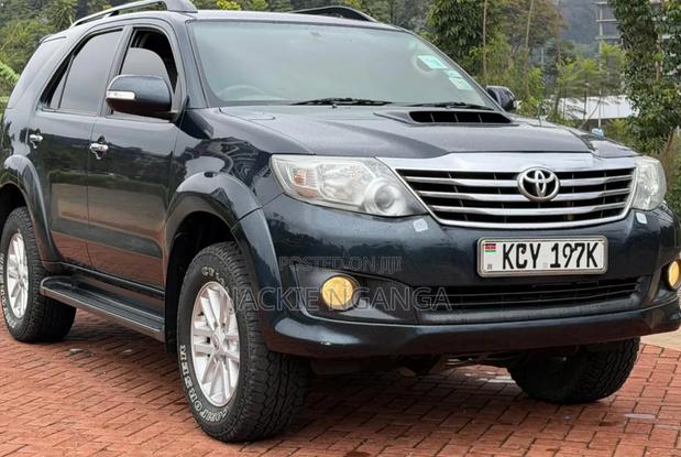 Toyota Fortuner 2013 Black