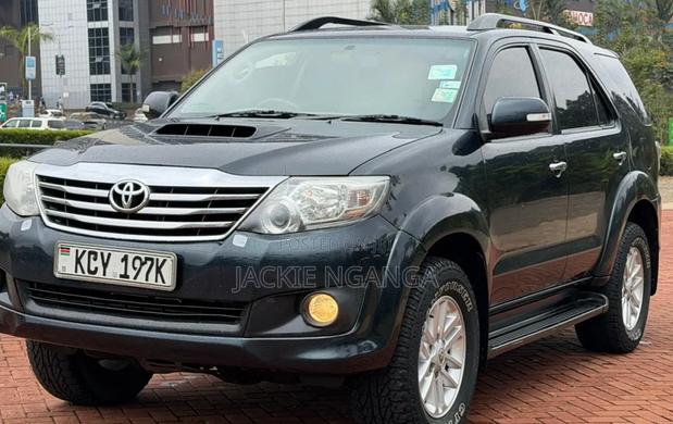 Toyota Fortuner 2013 Black