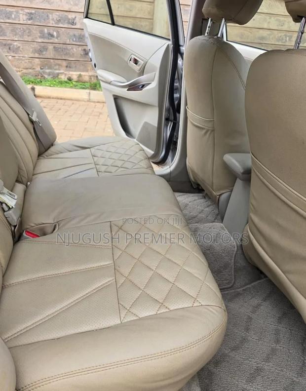 Toyota Premio 2012 Silver