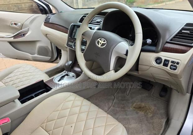 Toyota Premio 2012 Silver