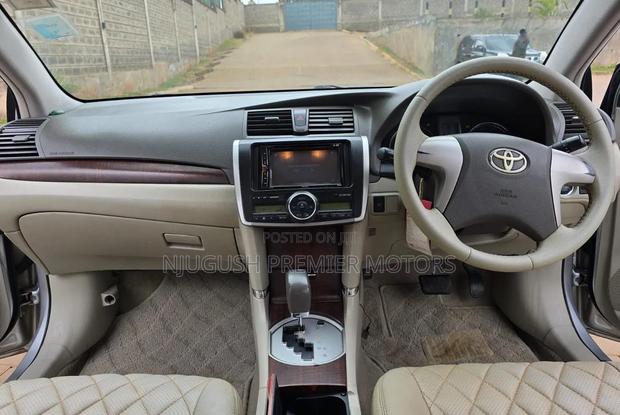 Toyota Premio 2012 Silver