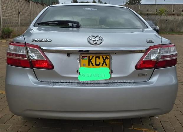 Toyota Premio 2012 Silver