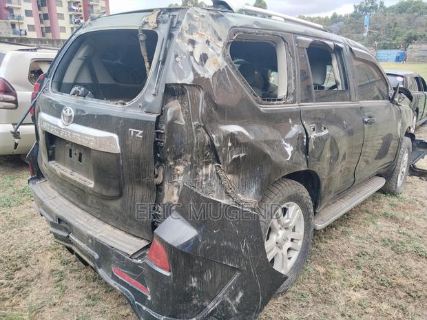 Toyota Land Cruiser Prado 2010 Black