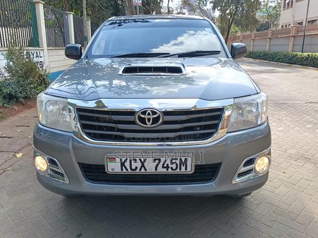 Toyota Hilux 2011 Gray
