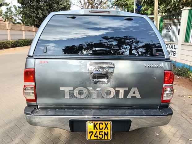 Toyota Hilux 2011 Gray