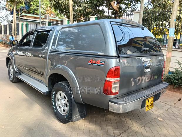 Toyota Hilux 2011 Gray