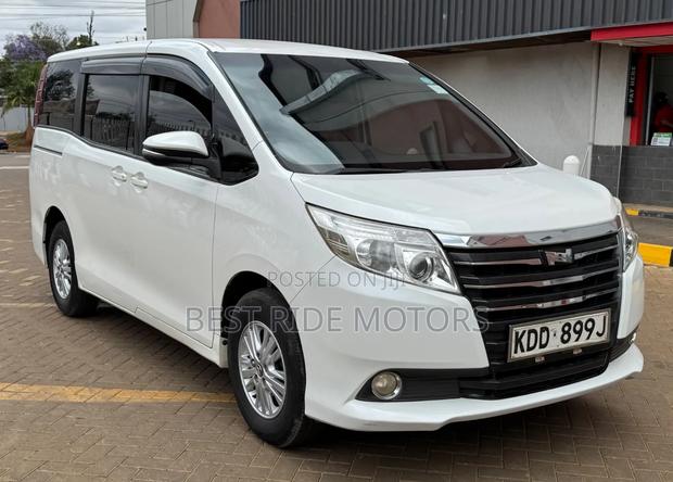 Toyota Noah 2.0 FWD (8 Seater) 2014 White