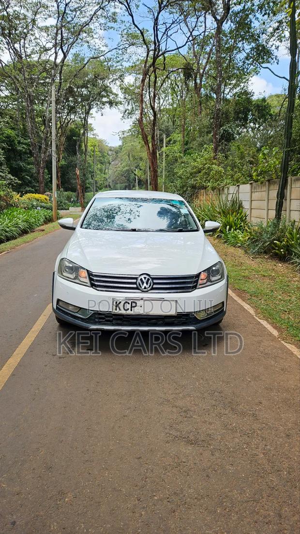 Volkswagen Passat 2011 White