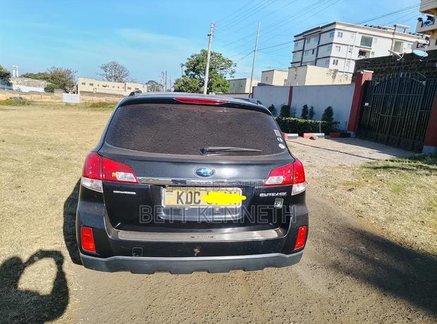 Subaru Outback 2.5i Limited 2013 Black