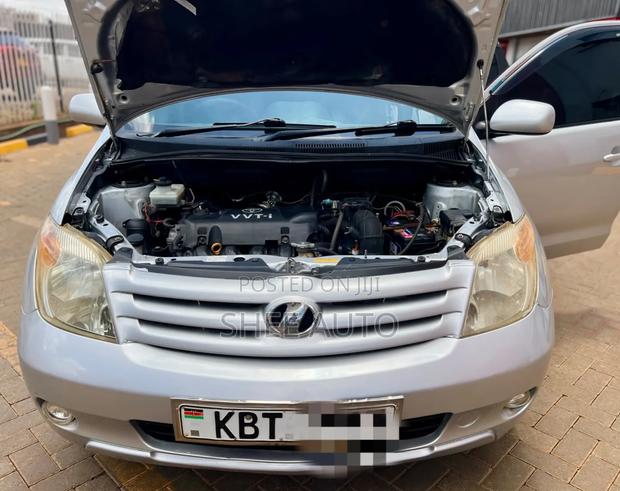 Toyota IST 2006 Silver