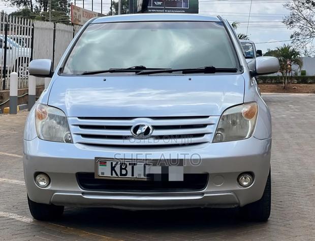 Toyota IST 2006 Silver