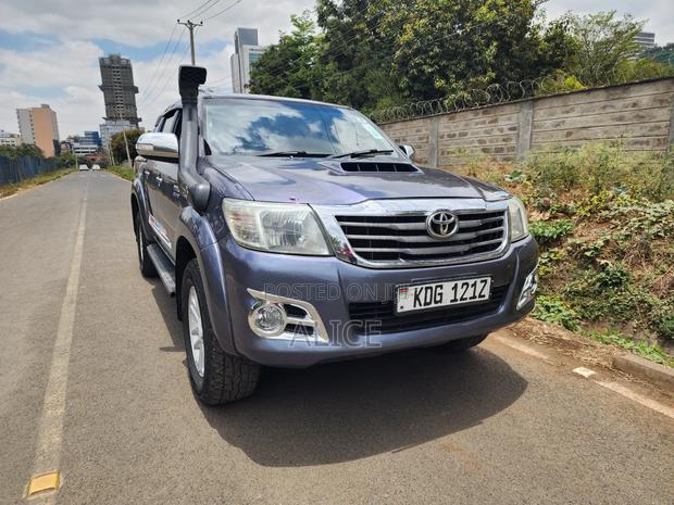Toyota Hilux 2014 Blue