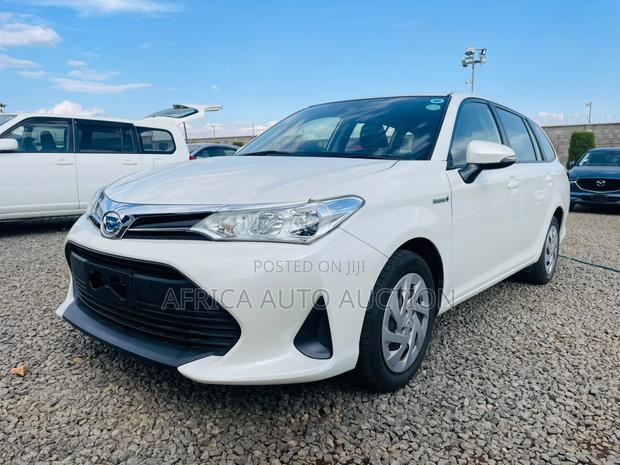 Toyota Corolla Fielder 1.5 Hybrid FWD 2019 White