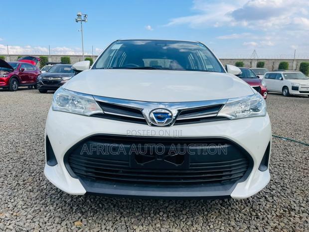 Toyota Corolla Fielder 1.5 Hybrid FWD 2019 White