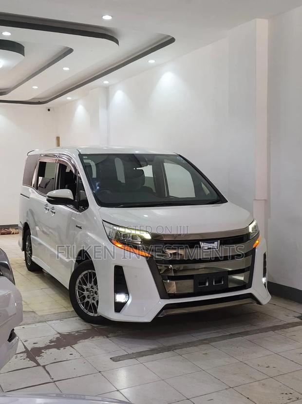 Toyota Noah 1.8 FWD Hybrid (7 seater) 2020 White