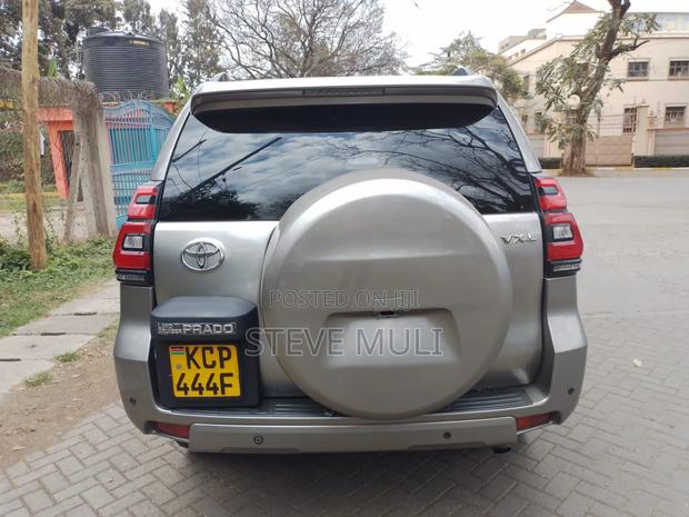 Toyota Land Cruiser Prado 2011 Brown