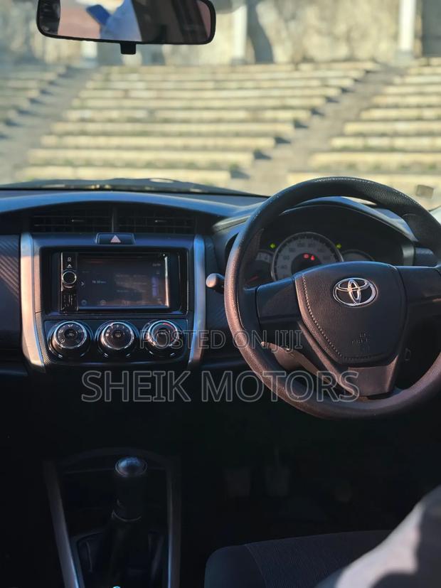 Toyota Corolla Fielder 2011