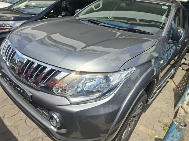 Mitsubishi L200 Double Cab 2.4 181hp 4WD 2018 Gray