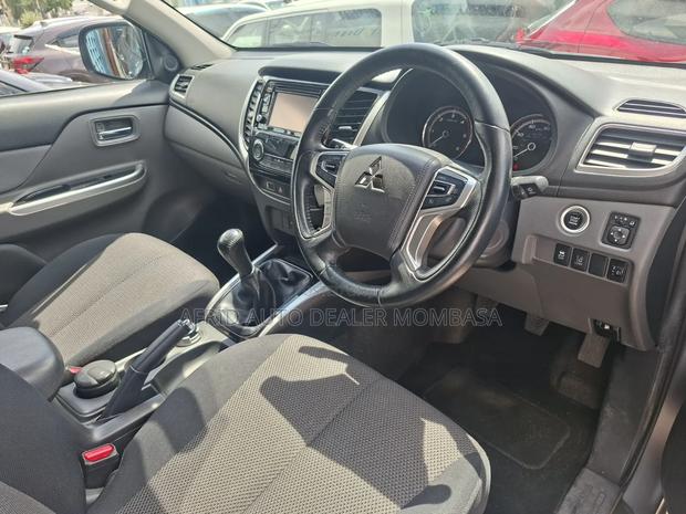 Mitsubishi L200 Double Cab 2.4 181hp 4WD 2018 Gray