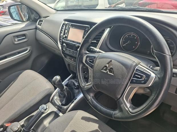 Mitsubishi L200 Double Cab 2.4 181hp 4WD 2018 Gray