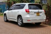 Toyota Vanguard 2011 White for sale