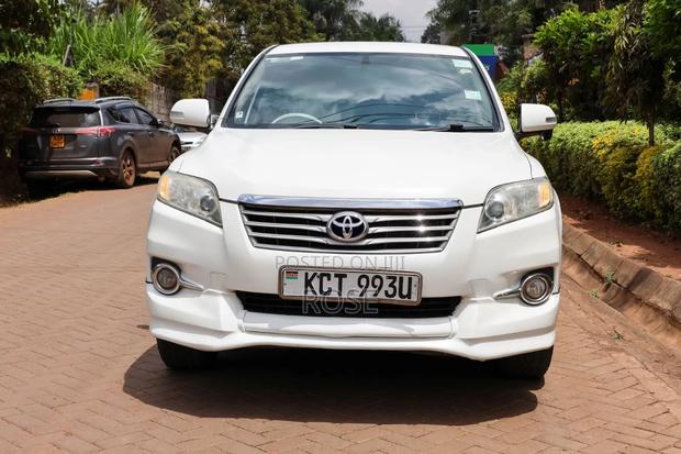 Toyota Vanguard 2011 White