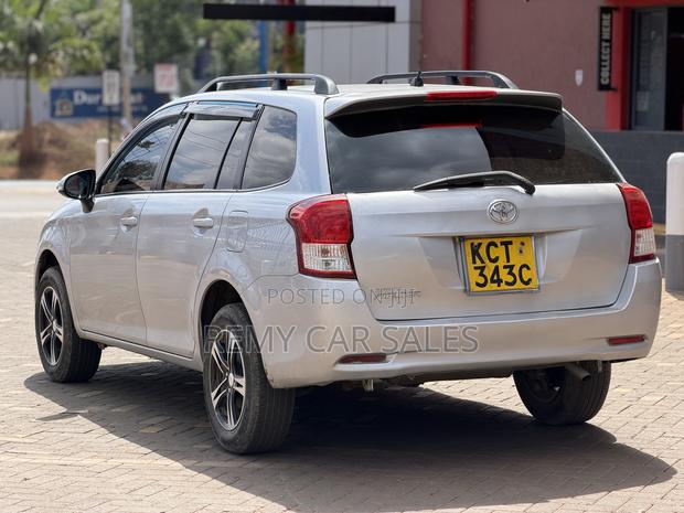 Toyota Corolla Fielder 2013 Silver