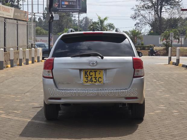 Toyota Corolla Fielder 2013 Silver