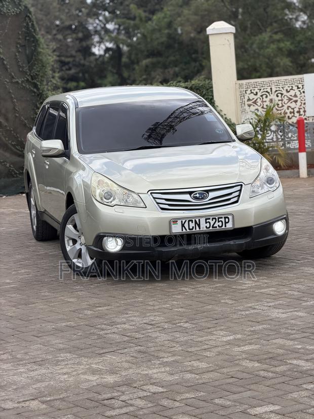 Subaru Outback 2.5i Limited 2010 Ivory