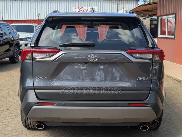 Toyota RAV4 LE FWD 2019 Gray