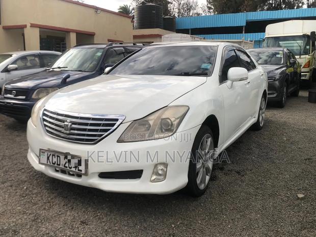 Toyota Crown 2009 White
