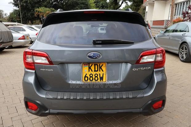 Subaru Outback 2.5i 4dr Wagon AWD (2.5L 4cyl CVT) 2015 Gray