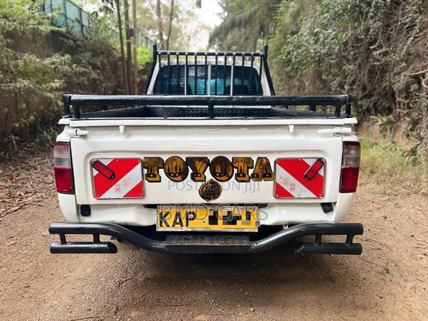 Toyota Hilux 2.5 2006 White
