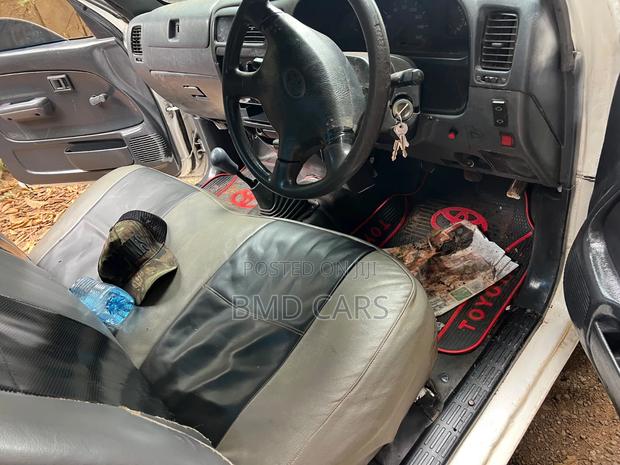 Toyota Hilux 2.5 2006 White