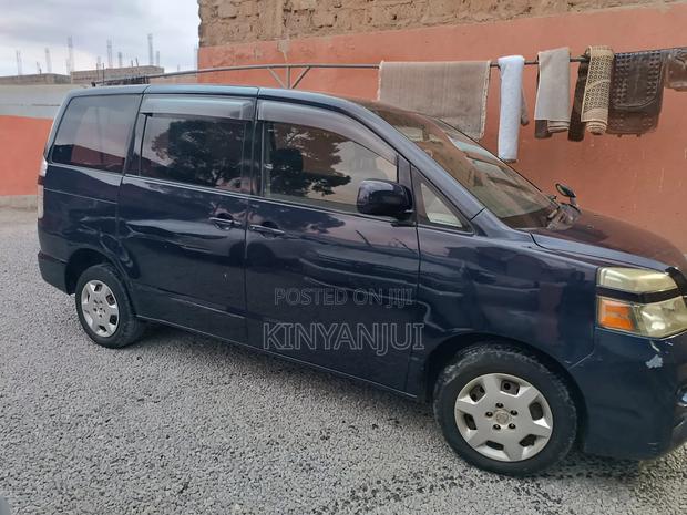 Toyota Voxy 2006 Blue