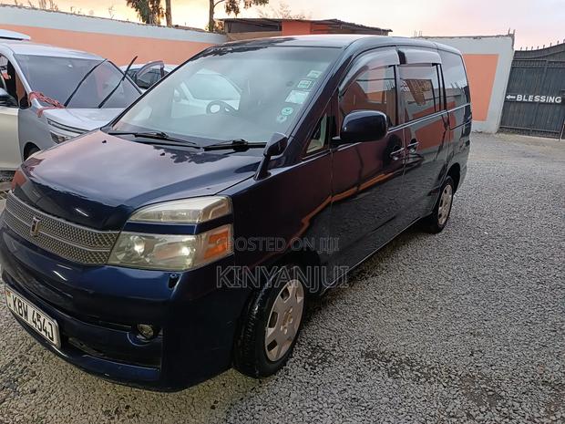 Toyota Voxy 2006 Blue