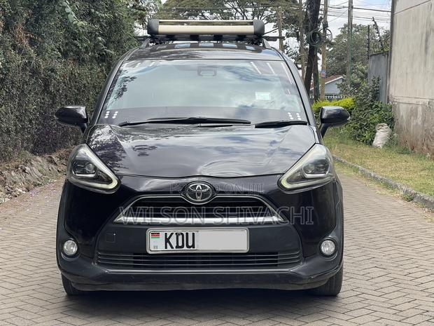 Toyota Sienta 2018 Brown