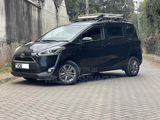Toyota Sienta 2018 Brown