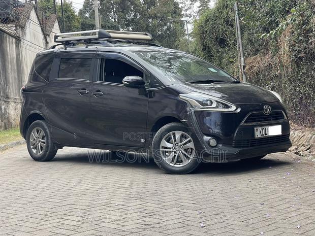 Toyota Sienta 2018 Brown