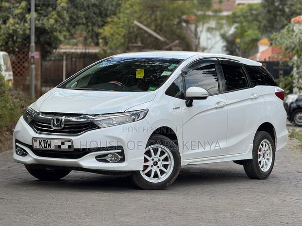 Honda Fit Shuttle 2018 White